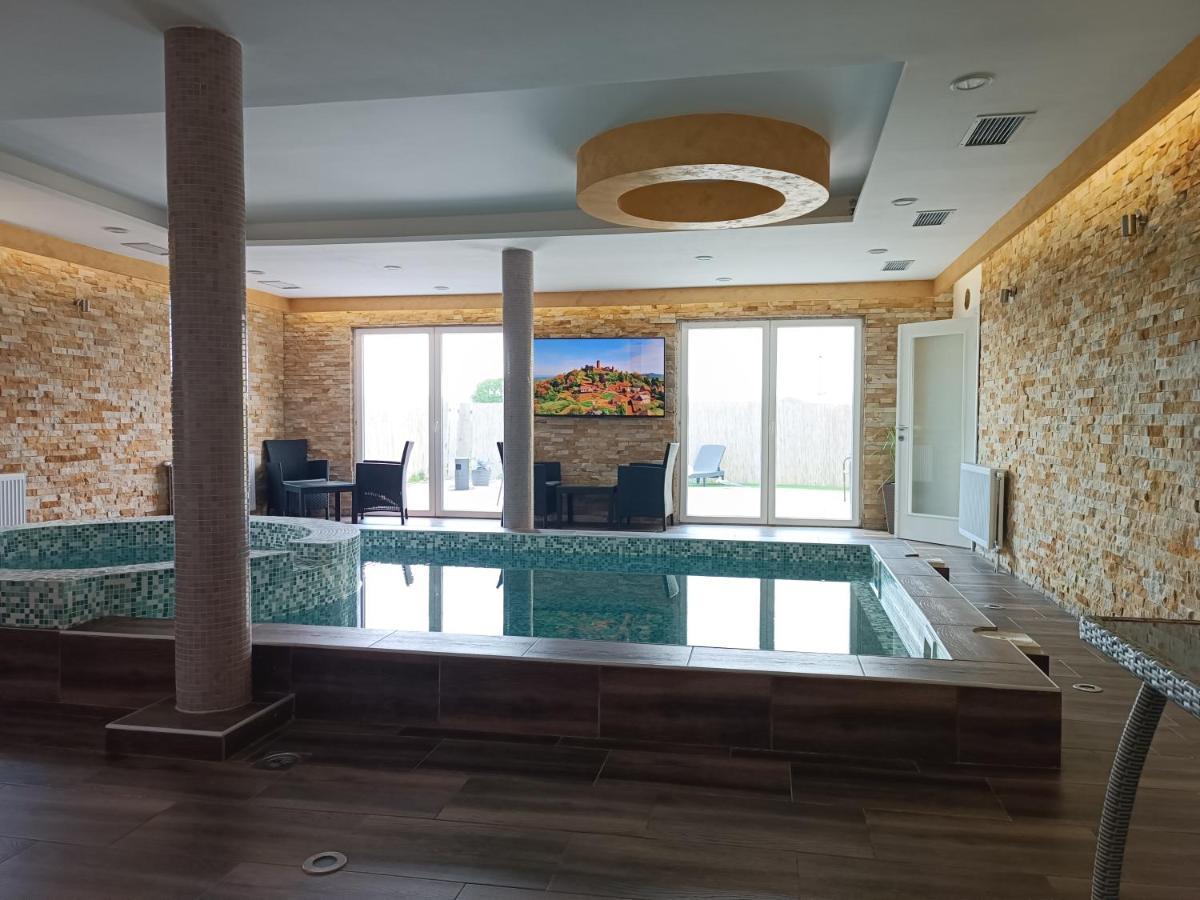 Lalince V & V Villa المظهر الخارجي الصورة